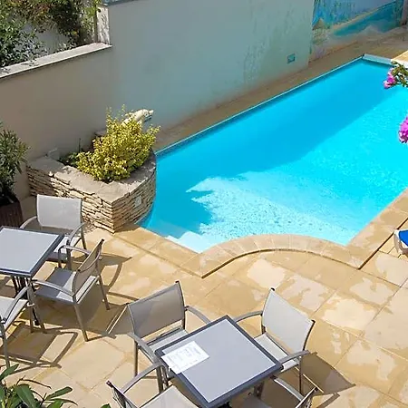 Logis Au Tambour 3* Bezannes